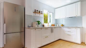 Villa | Cocina privada | Frigorífico y utensilios de cocina