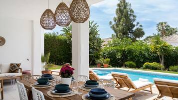 Villa | Udendørs spisemuligheder