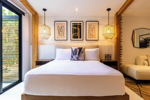 1 dormitorio, cortinas opacas, tabla de planchar con plancha
