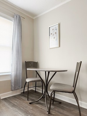 Dining - Riverside A3 -EVV 1BR-1BA Apt (Evansville)