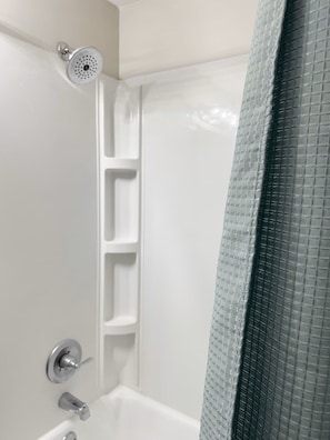 Jetted bath, hair dryer, bidet, towels - Riverside A3 -EVV 1BR-1BA Apt (Evansville)