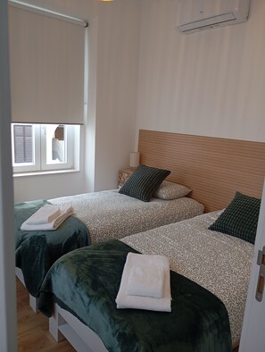 2 bedrooms, iron/ironing board, WiFi