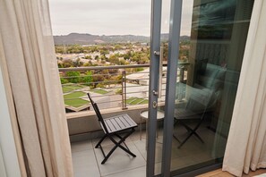 Interior - When Away - Luxury 2 Bedroom 110 m² in Menlyn Maine (Pretoria)