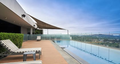 When Away - Luxury 2 Bedroom 110 m² in Menlyn Maine