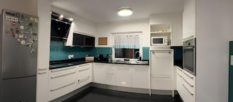 For families, larger groups and guests with pets.