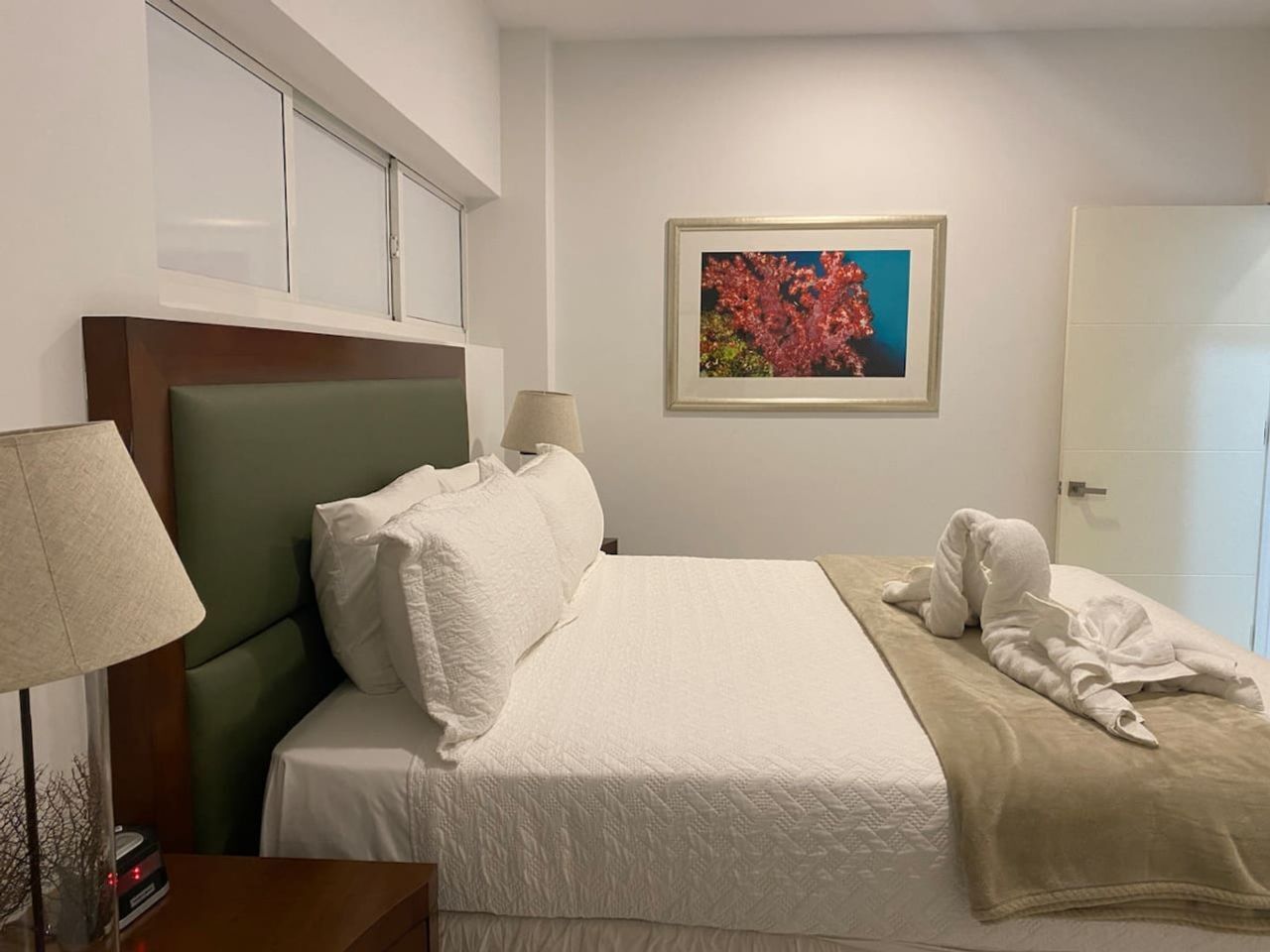 1 Schlafzimmer, laptopgeeigneter Arbeitsplatz, Bügeleisen/Bügelbrett