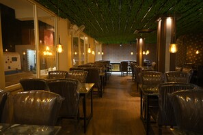 Restaurant - HOTEL M PLAZA MANDARMANI (Kanthi)