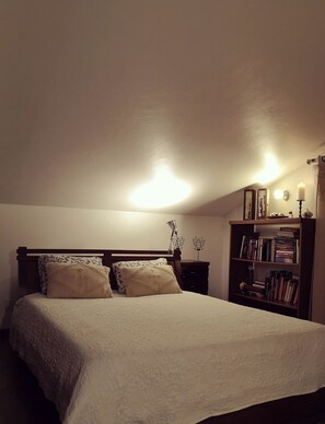 3 habitaciones, tabla de planchar con plancha, wifi y ropa de cama 