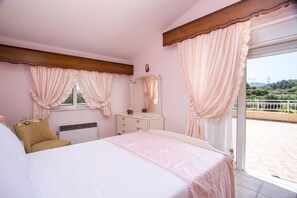 5 bedrooms, iron/ironing board, free WiFi, bed sheets - Laylande House (Theologos)