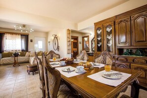 Dining - Villa with Private Pool (Theologos)