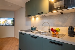 Apartment, Ensuite (2 Bedrooms, Terrace) | Shared kitchen | Fridge, microwave - Montmartre Paris Suite (Paris)