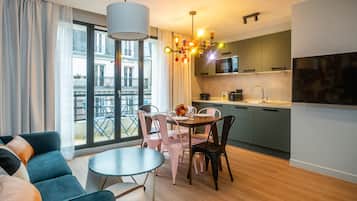 Apartment, Ensuite (2 Bedrooms, Balcony) | Shared kitchen | Fridge, microwave
