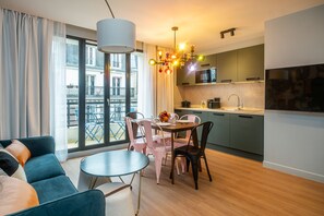 Apartment, Ensuite (2 Bedrooms, Balcony) | Shared kitchen