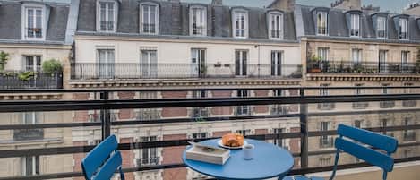 Appartement, salle de bains attenante (2 Bedrooms, Balcony) | Terrasse/Patio