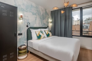 Meja kerja, setrika/meja setrika, dan Wi-Fi gratis