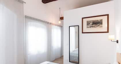 VERNAZZA - TIDDI, sunny and spacious suite-loft with terrace
