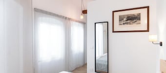 VERNAZZA - TIDDI, sunny and spacious suite-loft with terrace