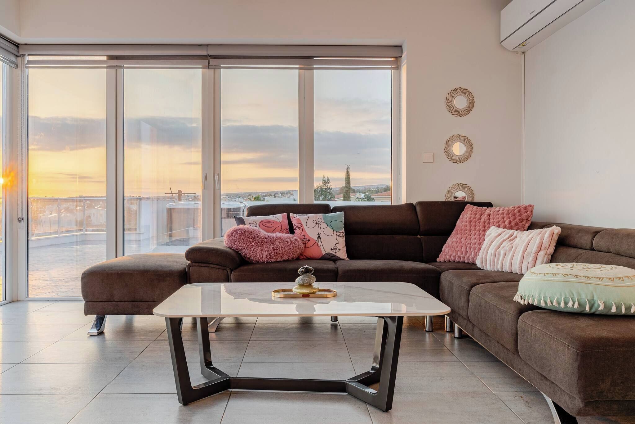 アパートメント 3 ベッドルーム バリアフリー 喫煙可 | リビングルーム