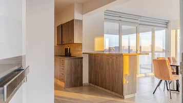 Apartment, 3 Bedrooms, Accessible, Smoking | Interior