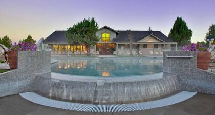 Spacious 3 Bedroom | Hot Tub. Golf. Free Parking