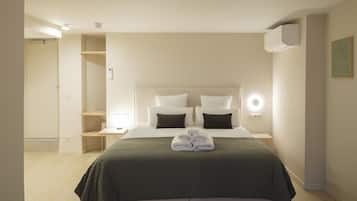 Chambre Double Supérieure, vue cour intérieure