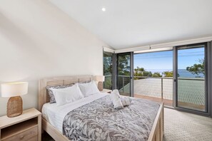 3 bedrooms, desk, iron/ironing board, WiFi