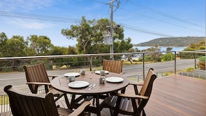 Outdoor dining - Beachfront 63 (Lorne)