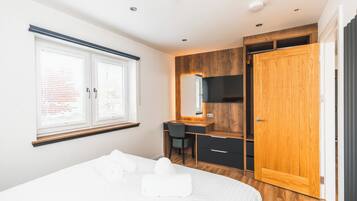 Desk, laptop workspace, iron/ironing board, free WiFi