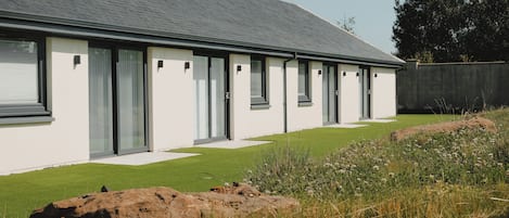 Signature Double Room, 1 King Bed, Refrigerator | Exterior