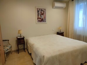 2 bedrooms, iron/ironing board, travel cot, free WiFi - Quiet air-conditioned house 4 pers. SWIMMING POOL with salt at 15mn c.v. (Saint-Rémy-de-Provence)