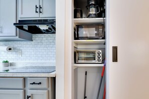 Apartment (3 Bedrooms) | Interior - Walk to Roger Williams Park: Apt in Providence! (Providence)