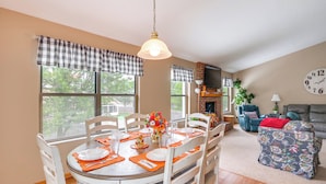 A dining area with a round table, chairs, and a hanging light fixture. - 17 Mi to Columbus: Pickerington Home w/ Fire Pit! (Pickerington)