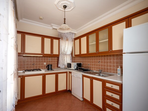 Private kitchen - Kalkan Center 2+1 Villa in Nature - Variola (Antalya)
