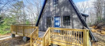 Wytheville A-frame Cabin w/ Wraparound Deck