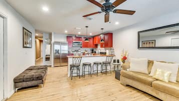 House (3 Bedrooms) | Interior