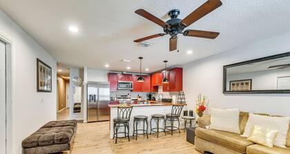 4 Mi to Bradenton Riverwalk: Cozy Home w/ Patio!