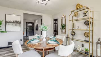 House (2 Bedrooms) | Interior