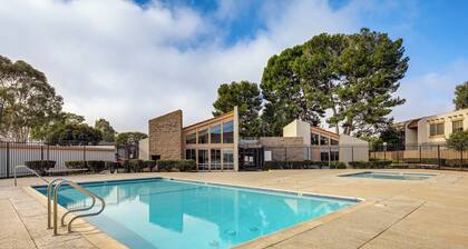 2 Mi to Beaches: Condo w/ Patio in Port Hueneme!