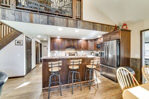 House (3 Bedrooms) | Interior - Covered Porch & Grill: 1-acre Property in Bristow! (Bristow)