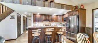 Covered Porch & Grill: 1-acre Property in Bristow!