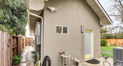 2 Mi to Golden 1 Center: Quiet Studio w/ Patio