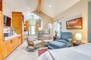 Interior - 2 Mi to Golden 1 Center: Quiet Studio w/ Patio (West Sacramento)