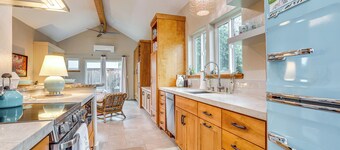 2 Mi to Golden 1 Center: Quiet Studio w/ Patio