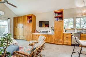 Apartment (0 Bedroom) | Front of property - 2 Mi to Golden 1 Center: Quiet Studio w/ Patio (West Sacramento)