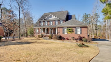 House (4 Bedrooms) | Front of property