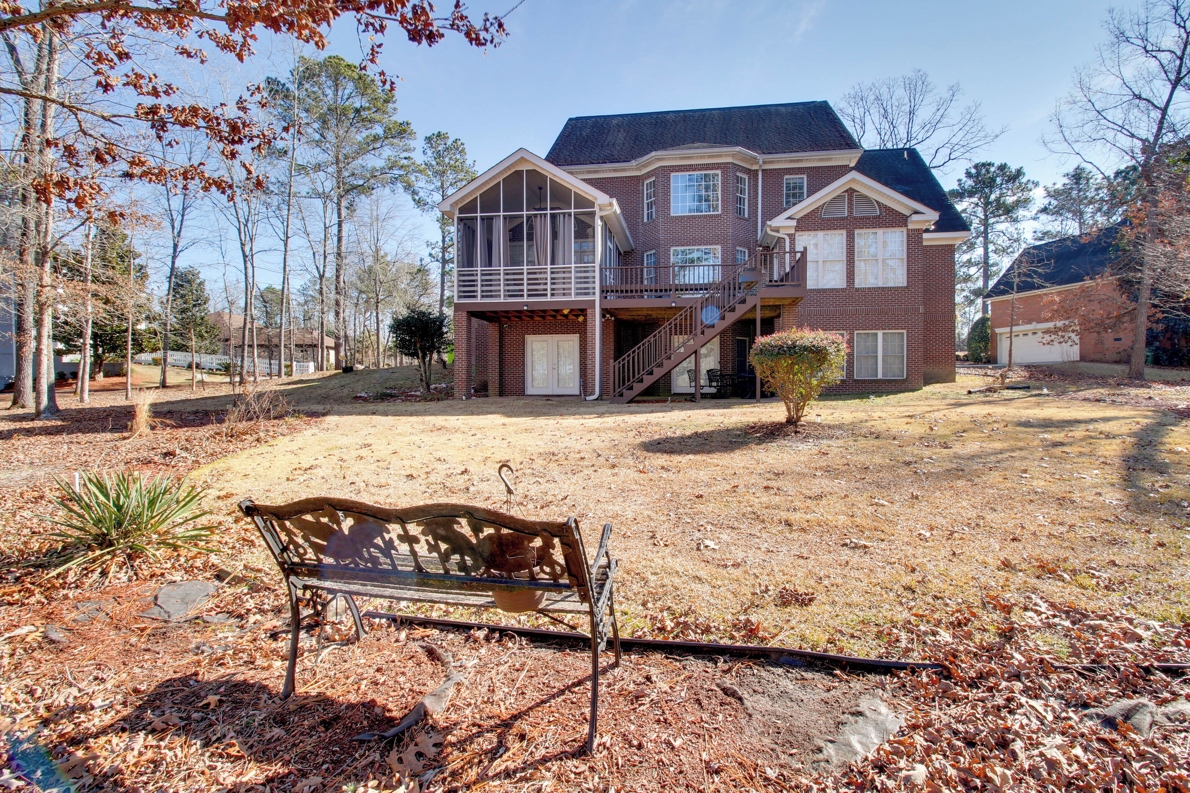 المنشأة من الداخل