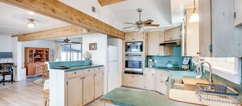 Gulf Coast Cottage w/ Beach Access: Fish & Paddle!