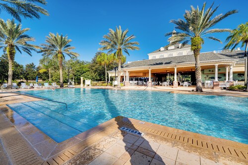 12 Mi to Wdw: Resort Condo w/ Community Hot Tub!