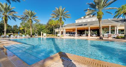 12 Mi to Wdw: Resort Condo w/ Community Hot Tub!