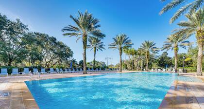12 Mi to Wdw: Resort Condo w/ Community Hot Tub!
